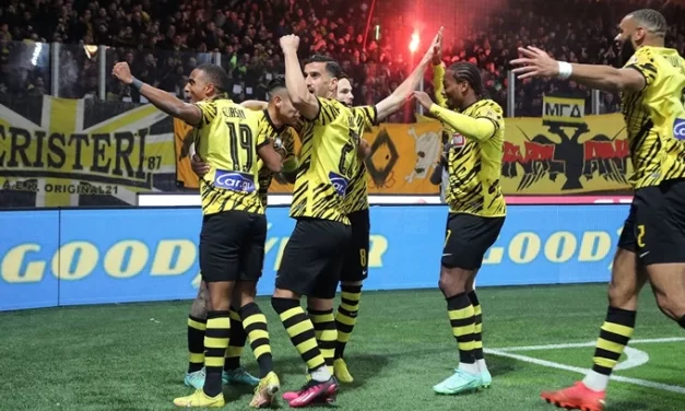 PAO i AEK nastavljaju „mrtvu“ trku!