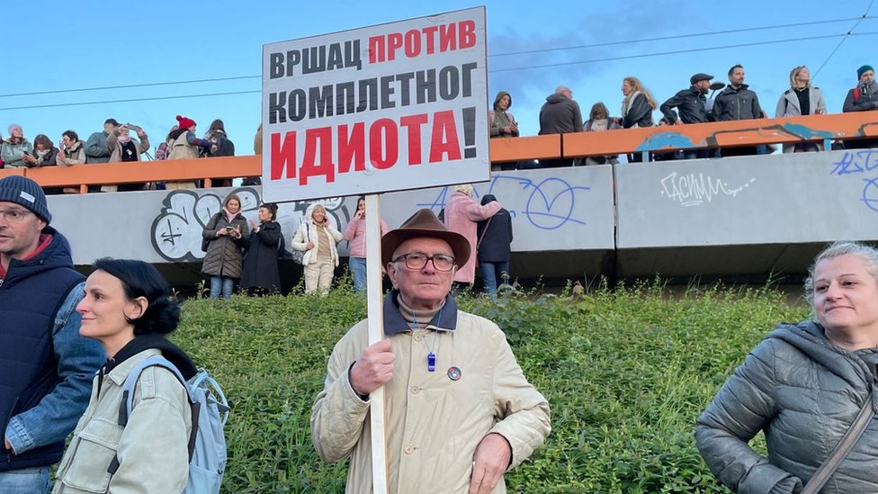 Protesti u Srbiji: Drugi „Protest protiv nasilja“ u koloni kojoj nema kraja, gužva „gora od špica“ i mrak na autoputu