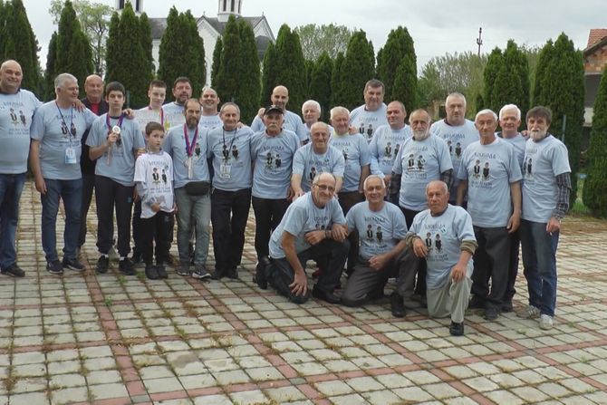 sve-djoke-se-skupile-na-jednom-mestu-ovo-mesto-u-srbiji-ima-specificnu-manifestaciju-a-zene-biraju-najboljeg.jpg Sve Đoke se skupile na jednom mestu: Ovo mesto u Srbiji ima specifičnu manifestaciju, a žene biraju najboljeg