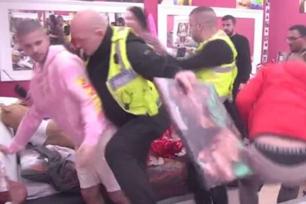 PODOHVATALE SE! Zadrugarke jedva dele prostoriju, poniženja dostigla SVOJ VRHUNAC (VIDEO)
