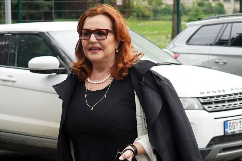 Vrati unuki patike: Ana Bekuta na meti pogrdnih komentara zbog novog imidža FOTO