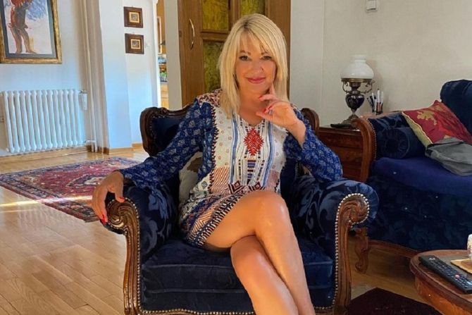 Kuća Goce Lazarević sva je u ogledalima: Ovako izgleda pevačicin dom na Bežanijskoj kosi