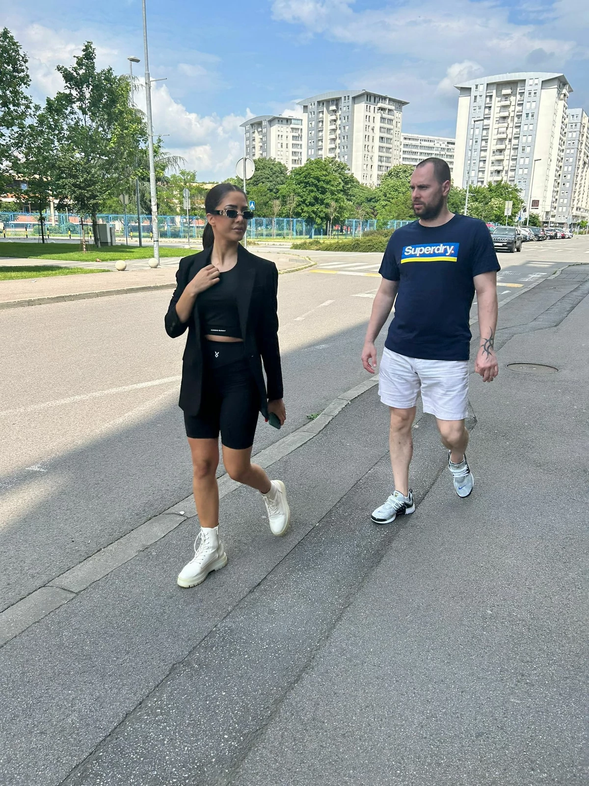 Prvo, pa muško! Zvezdan se vratio na Instagram, pa odmah pala SLIKA IZ KREVETA! (Foto)