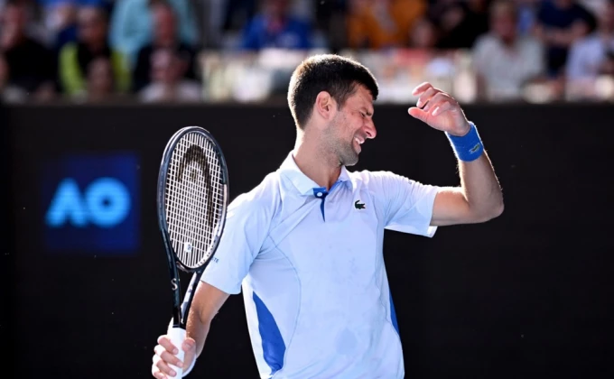 Novak dok čeka Indijan Vels, igra tenis sa Šarliz Teron!
