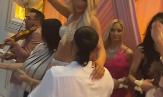 Milica Kemez skinula venčanicu! Ostala u minijaturnom topu i suknji! (Foto)