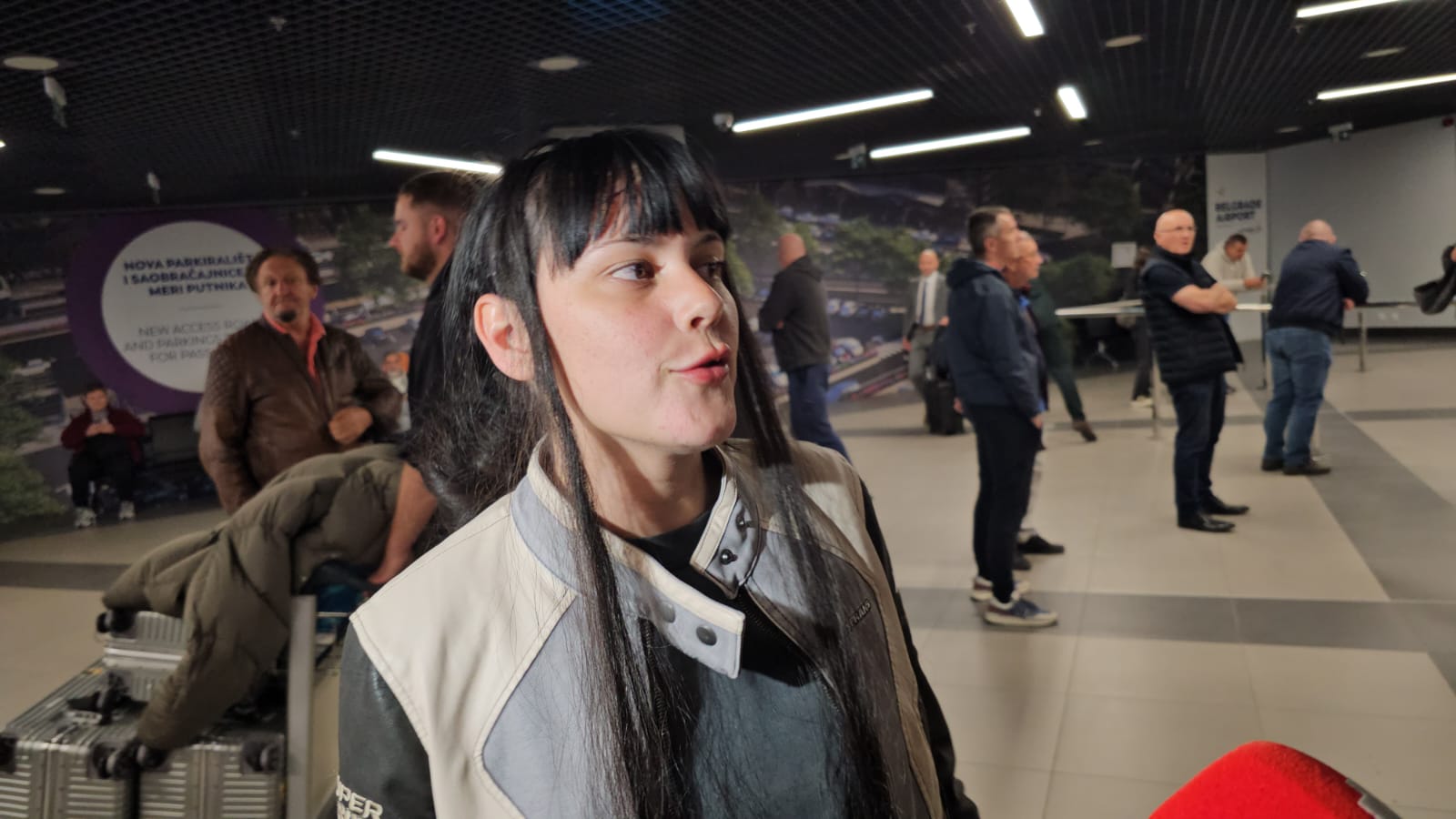 POLETELI KA NJOJ: Teya Dora stigla u Srbiju, svi ČESTITAJU, a majka ne pušta od SREĆE! (VIDEO)