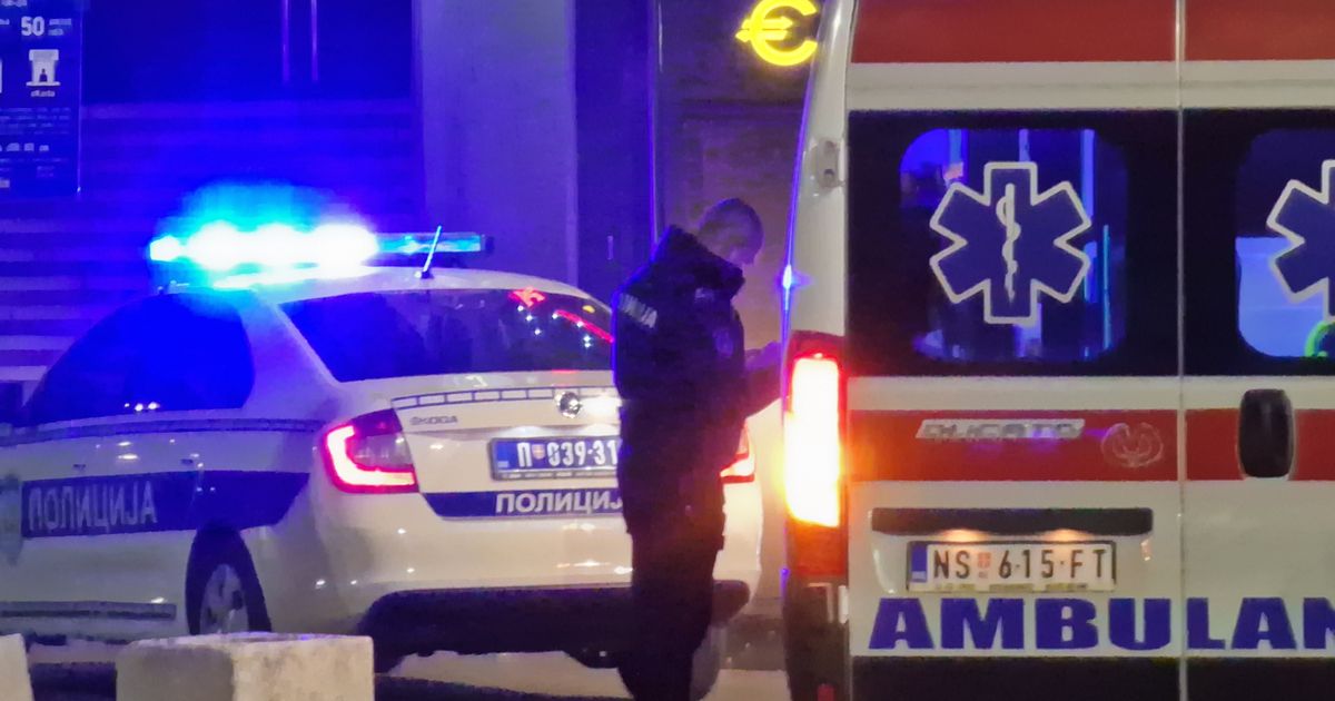 crni-audi-ostavio-ranjenog-mladica-u-prostorije-mup-dovedene-dve-osobe.jpg Crni „audi“ ostavio ranjenog mladića: U prostorije MUP dovedene dve osobe