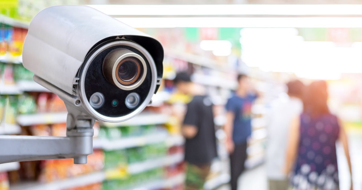Tereza odglumila povredu za Oskara, ali nije računala na kameru: Bizarna scena u supermarketu