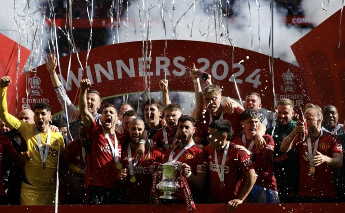 Ten Hag doneo Junajtedu istorijski trofej, Junajted bez premca u Engleskoj