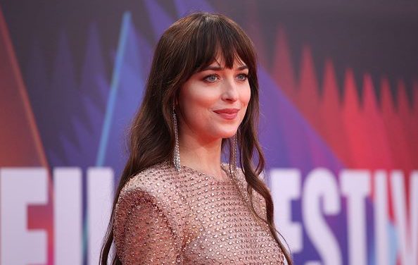 Najlepša cvetna haljina: Dakota Džonson u autfitu iz snova