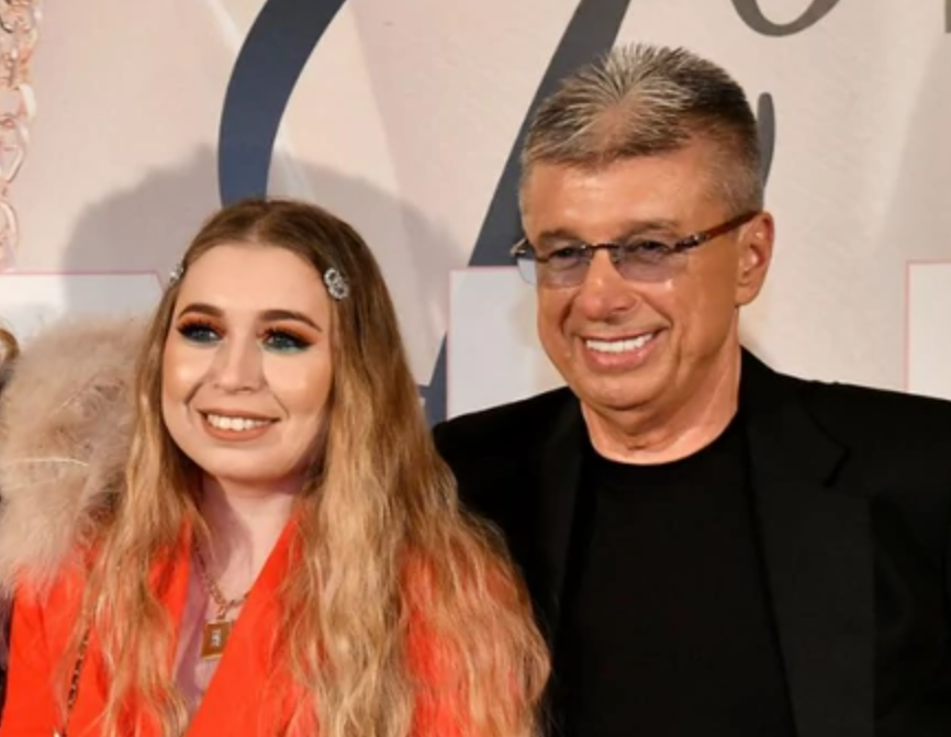 „HTEO SAM DA JOJ DAM ROLEKS, REKLA JE DA SAM LUD!“ Saša Popović šokiran skromnošću svoje ćerke Aleksandre