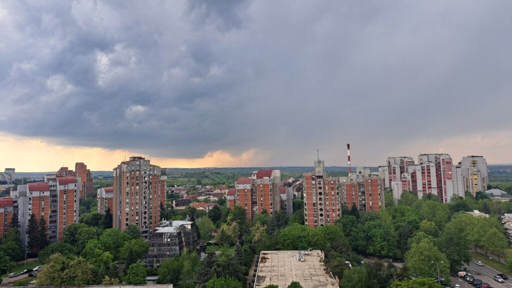 Danas pljuskovi sa grmljavinom i gradom, temperatura do 30 stepeni