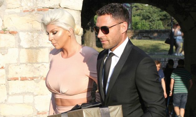 Ista ljubav ih je spojila: Duško i Jelena uživaju na jahti uz romantičnu večeru i piće FOTO