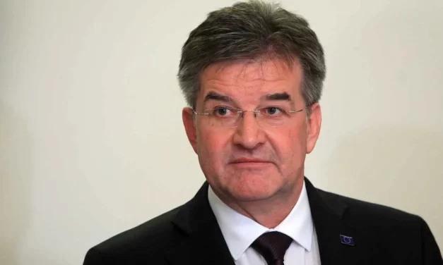 Lajčak i komandant Kfora o mostu u Kosovskoj Mitrovici: Svaka odluka treba da bude u okviru dijaloga, uz posredovanje EU