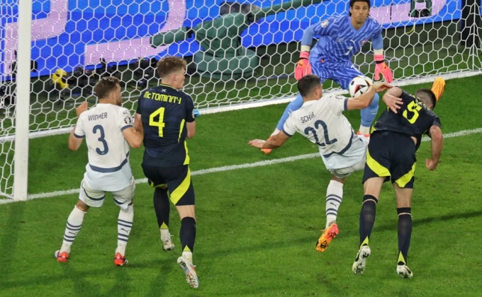 Švajcarcima ofsajdi „došli glave“, Škoti proigrali