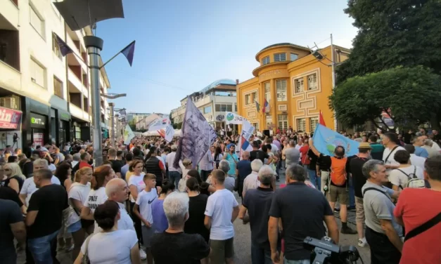 „Rio Tinto, marš iz Srbije“: Protest „svelitijumski sabor“ u Loznici okupio građane iz mnogih delova zemlje