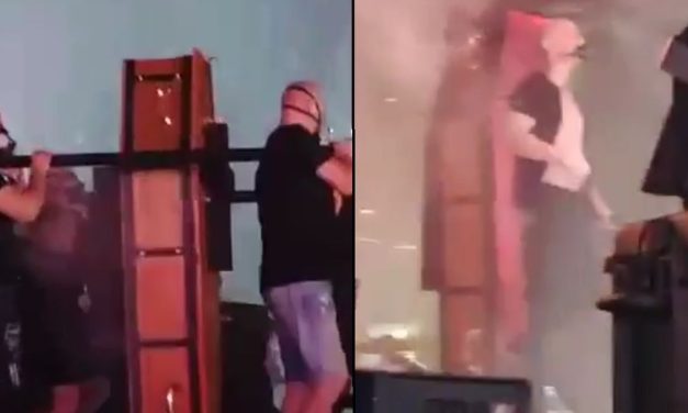 Desingericu na binu izneli u mrtvačkom sanduku: Muzika stala, čula se crkvena zvona, a onda usledio haos!