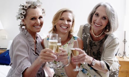 Naglašena lepota: Frizure za žene u pedesetim koje su uvek u trendu (i izgledaju sjajno!)