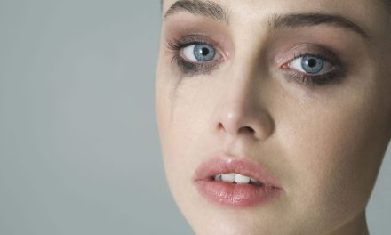 Uplakana šminka je najnoviji makeup trend (video)