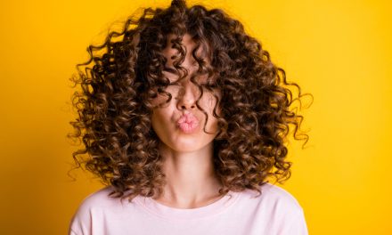 Stilizovanje kovrdžave kose: Kako ukrotiti prirodne kovrdže?