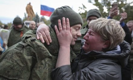 Žene ruskih vojnika prete da će otići u Ukrajinu: „Vratite mi muža, rastrgnuću vas“