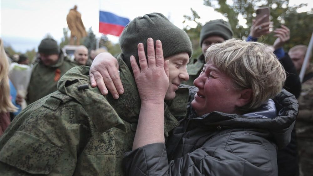 Žene ruskih vojnika prete da će otići u Ukrajinu: „Vratite mi muža, rastrgnuću vas“