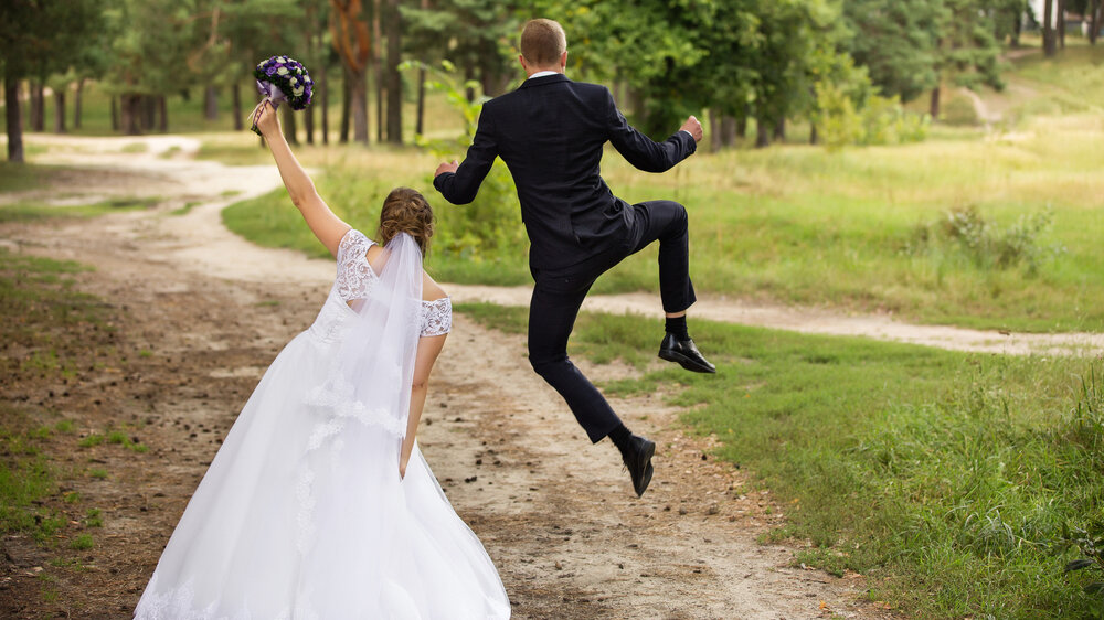 Zbog čega se za ulazak u brak kaže „stati na ludi kamen“?