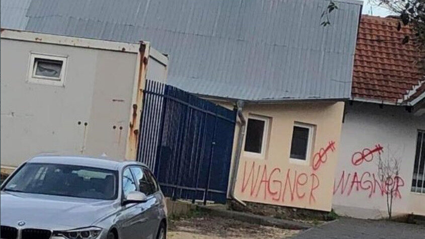 Geopost: Grafiti Vagnera osvanuli u Kosovskoj Mitrovici