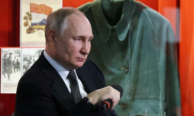 Poznati glumac, princeza, unuk velikog vođe: Ko su Putinovi prijatelji u Evropi