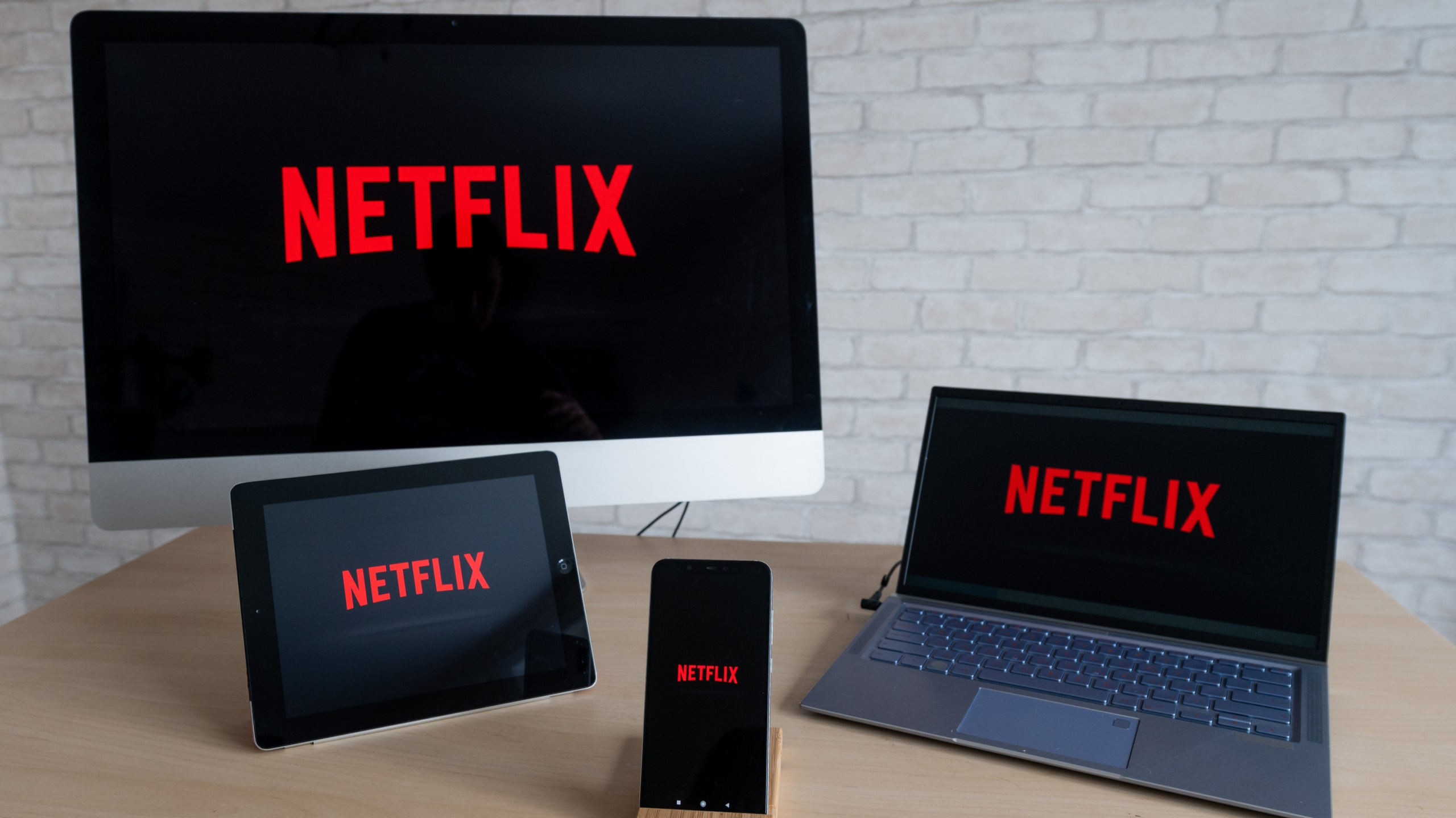 Netflix zvanično počeo da naplaćuje deljenje lozinki u Americi
