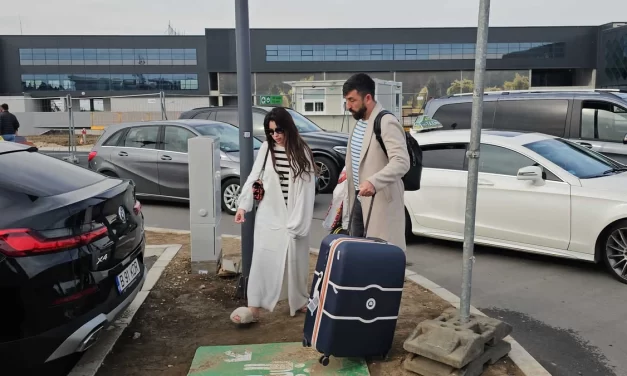 PAPARACO: Mina i Amidžić na aerodromu!