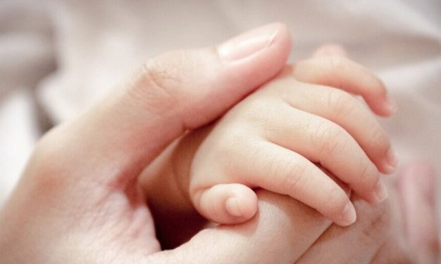 Rođene prve “bebe s troje roditelja” u Velikoj Britaniji