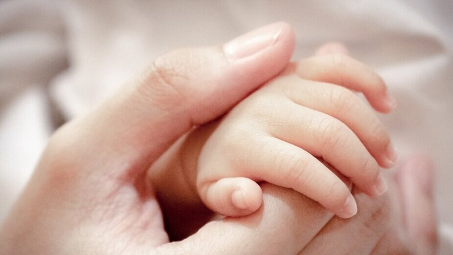 Rođene prve “bebe s troje roditelja” u Velikoj Britaniji