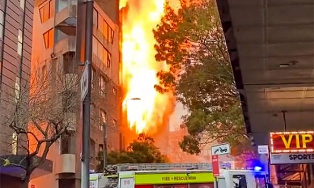 Veliki požar u centru Sidneja, gori višespratnica: Zgrada počela da se urušava, evakuisane stotine