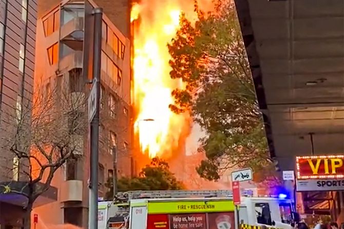 Veliki požar u centru Sidneja, gori višespratnica: Zgrada počela da se urušava, evakuisane stotine
