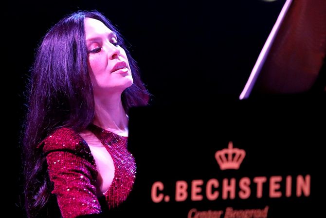 „Srbija ima posebno mesto u mom srcu“: Atraktivna Lola Astanova održala sjajan koncert u Beogradu