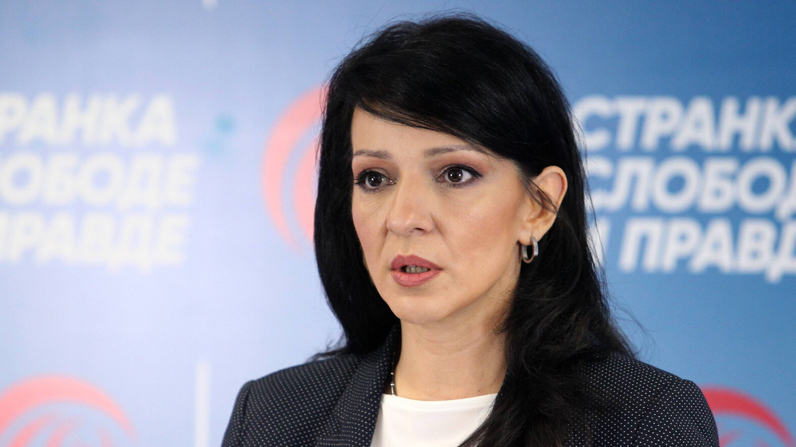 tepic-ministarka-odmara-premijerka-cuti-a-gradjani-ne-znaju-da-li-je-ista-preduzeto-za-bezbedan-pocetak-skolske-godine.jpg Tepić: Ministarka odmara, premijerka ćuti, a građani ne znaju da li je išta preduzeto za bezbedan početak školske godine