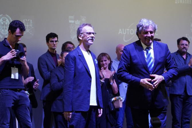 Žarko Laušević se poklonio publici na premijeri filma „Heroji Halijarda“: Višeminutne ovacije za celu ekipu