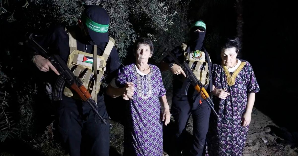 Naoružani do zuba, oči im se jedva vide: Pogledajte borce Hamasa kako vode taoce