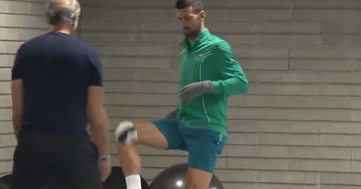 djokovic-se-za-hurkaca-zagrevao-na-specifican-nacin-evo-kako-novak-igra-i-fudbal-a-pokazao-je-da-i-to-ume.jpg Đoković se za Hurkača zagrevao na specifičan način: Evo kako Novak igra i fudbal, a pokazao je da i to ume