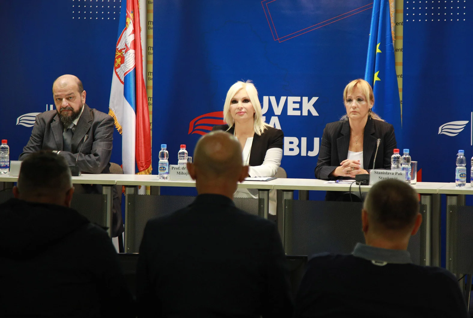 Bivši funkcioneri SNS-a osudili upotrebu sile na protestima ispred Skupštine grada