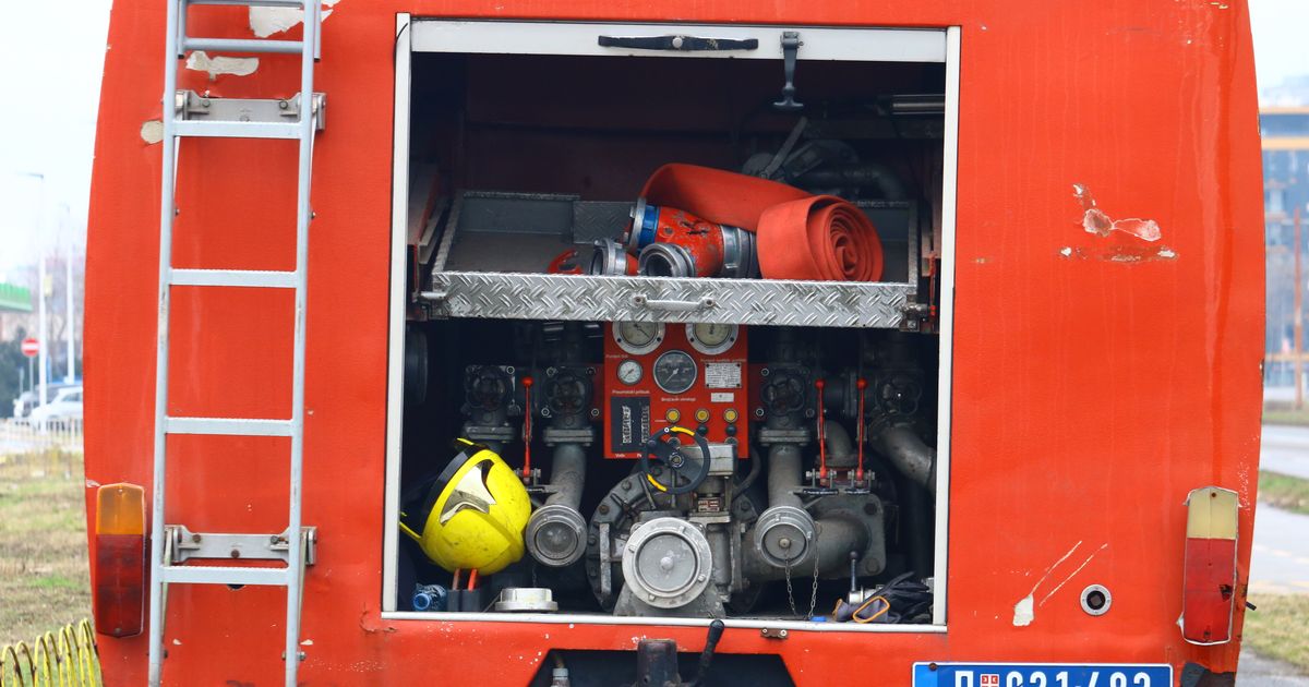 Stakla popucala od siline eksplozije: Prvi snimci iz Pančeva, vatrogasci pokušavaju da uđu u objekat