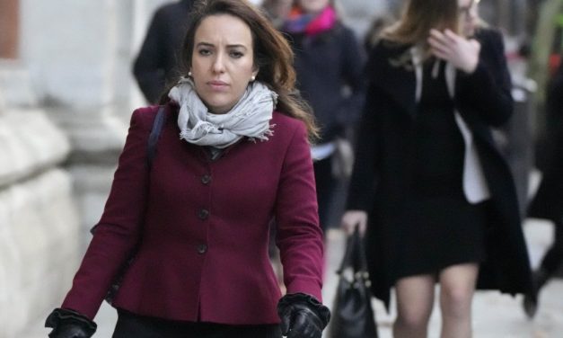 Asanžova supruga nakon drugog dana suđenja: Napad na njega je najteži napad na slobodu medija