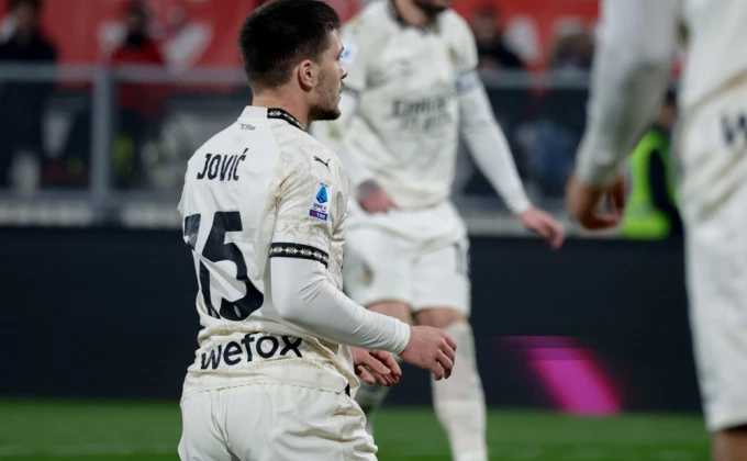 crveni-jovic-crni-milan.jpg Crveni Jović, crni Milan!