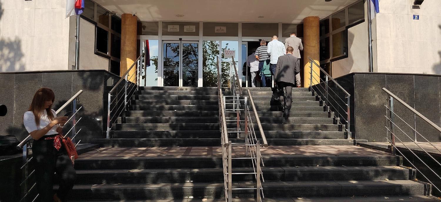 nastavljeno-pripremno-rociste-za-jovanjicu-2-do-sada-se-izjasnili-advokati-cetvorice-okrivljenih-ostalo-jos-pet.jpg Nastavljeno pripremno ročište za Jovanjicu 2: Do sada se izjasnili advokati četvorice okrivljenih, ostalo još pet