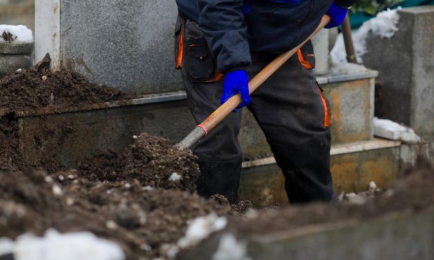 Iskopali telo devojke (24) verujući da je živa: Posle pet dana molitvi došao je lekar i rekao samo jedno