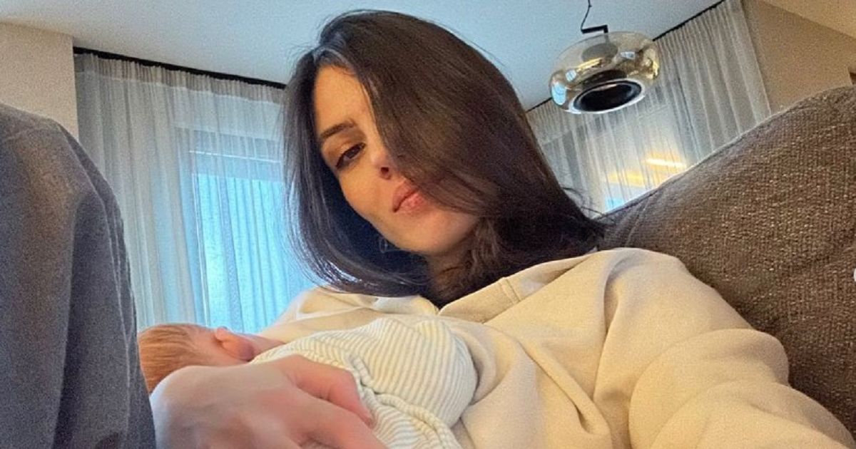 Bikovićeva žena objavila prve slike sa naslednikom Vasilijem: Mama i sin prave selfi, kadrovi su preslatki
