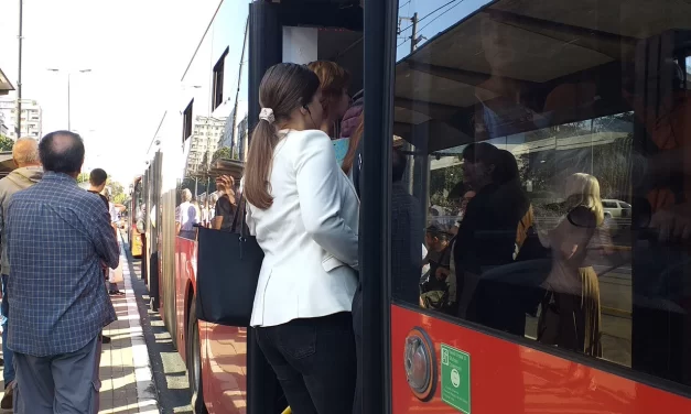 Autobus gradskog prevoza na liniji 35 oborio devojku na pešačkom prelazu