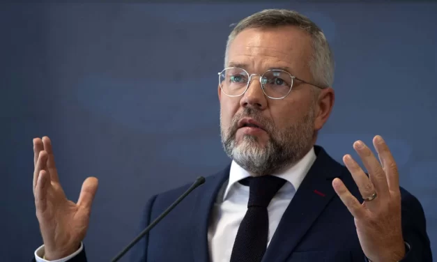 Rot odgovorio Vučiću: Volim Srbiju, ali vi niste Srbija