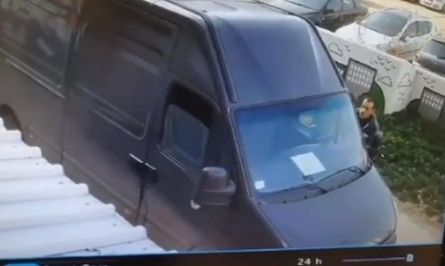 Prišao kombiju, pa ukrao sve vredno što je pronašao: Krađa usred bela dana u bloku 45